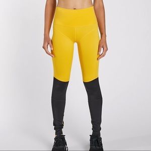 Secndnture small work out two shorts one pants.